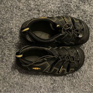 Kids keen shoes only worn a handful of times